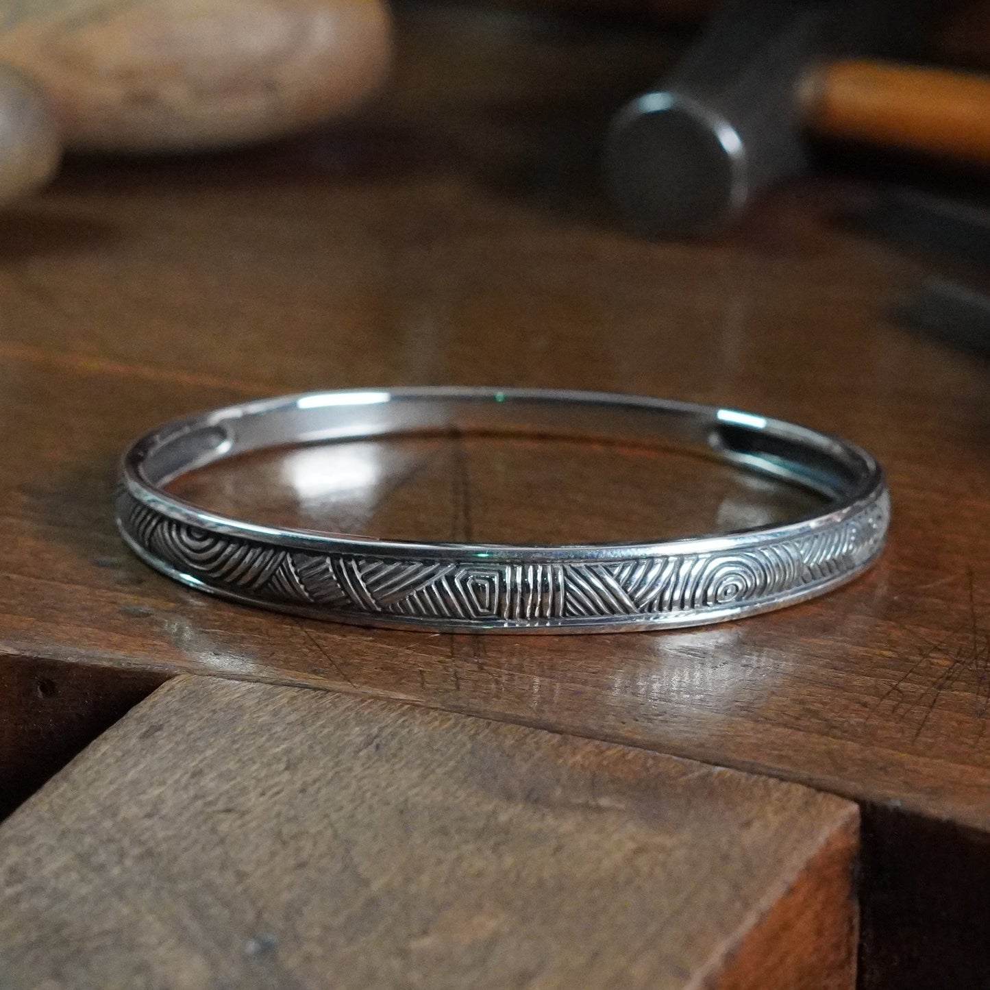 Clanesh - Tapering bangle