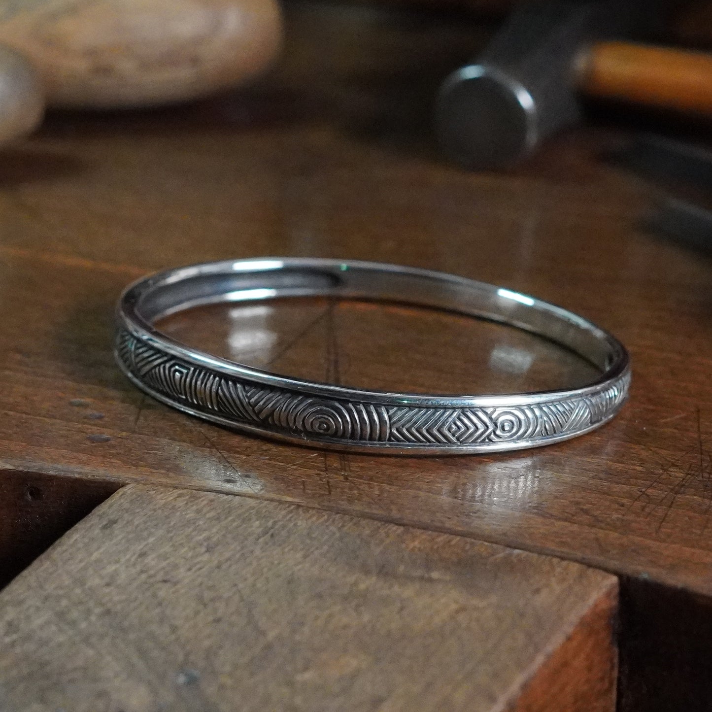 Clanesh - Tapering bangle