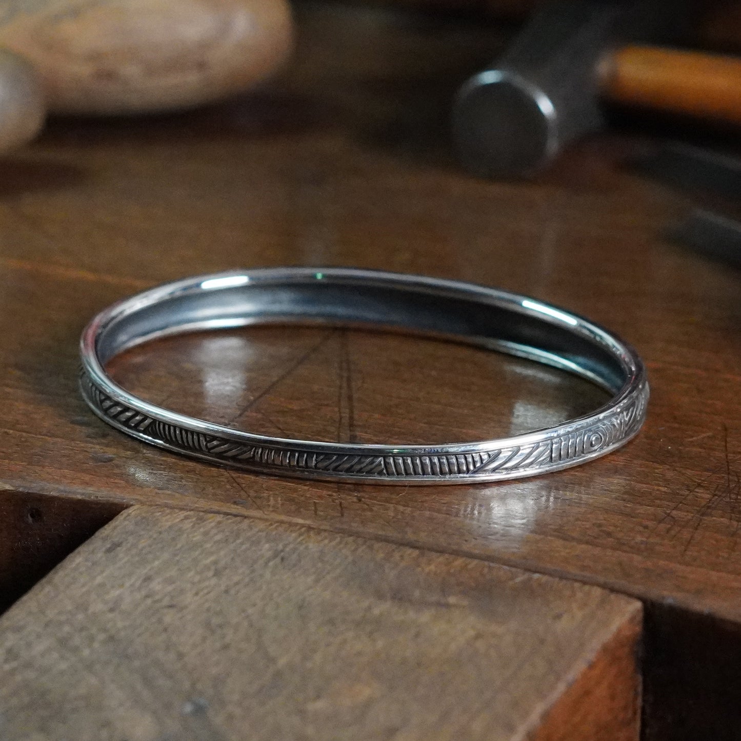 Clanesh - Tapering bangle