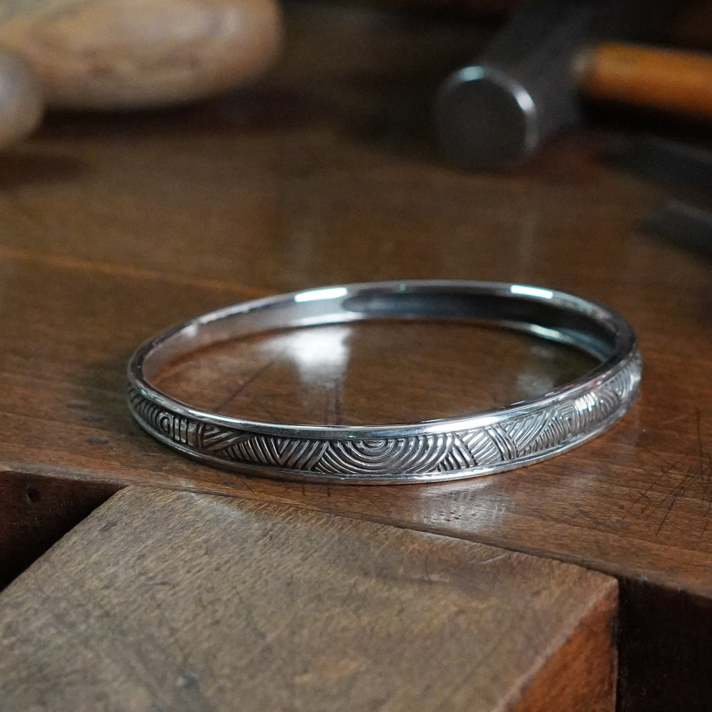 Clanesh - Tapering bangle