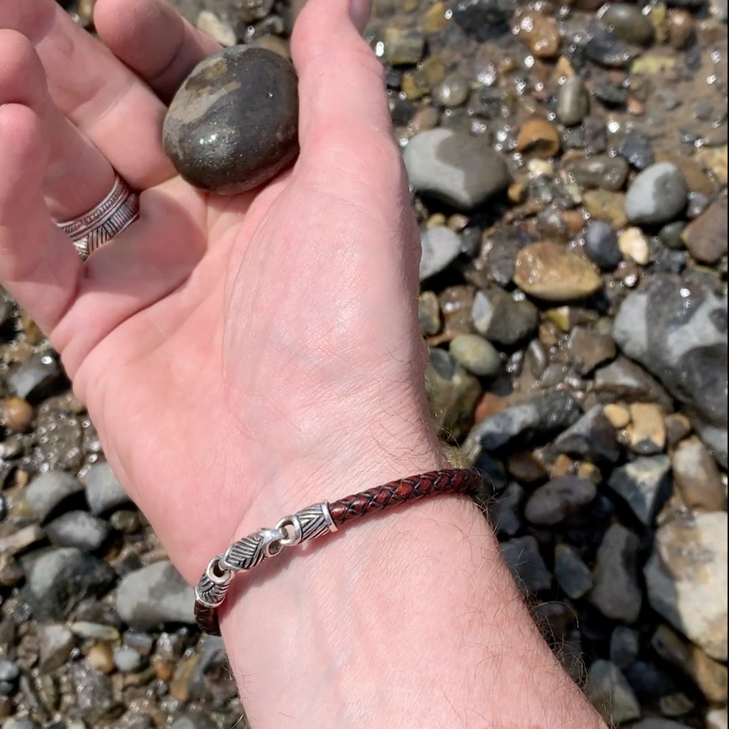 Rohirrim - Scroll link bracelet with leather braid