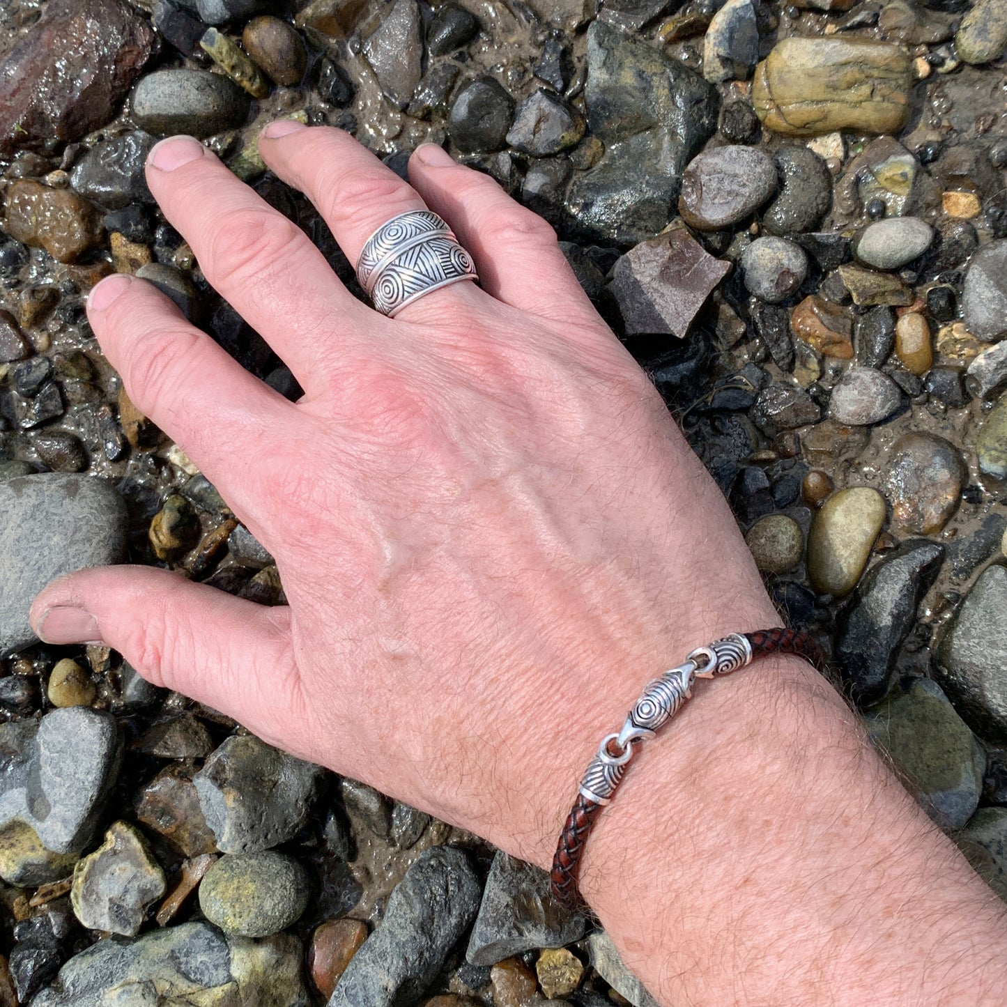 Rohirrim - Scroll link bracelet with leather braid