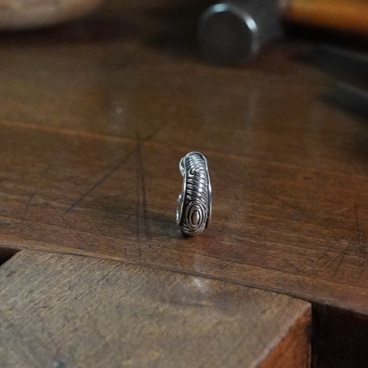 Lomax - Small tapering earring