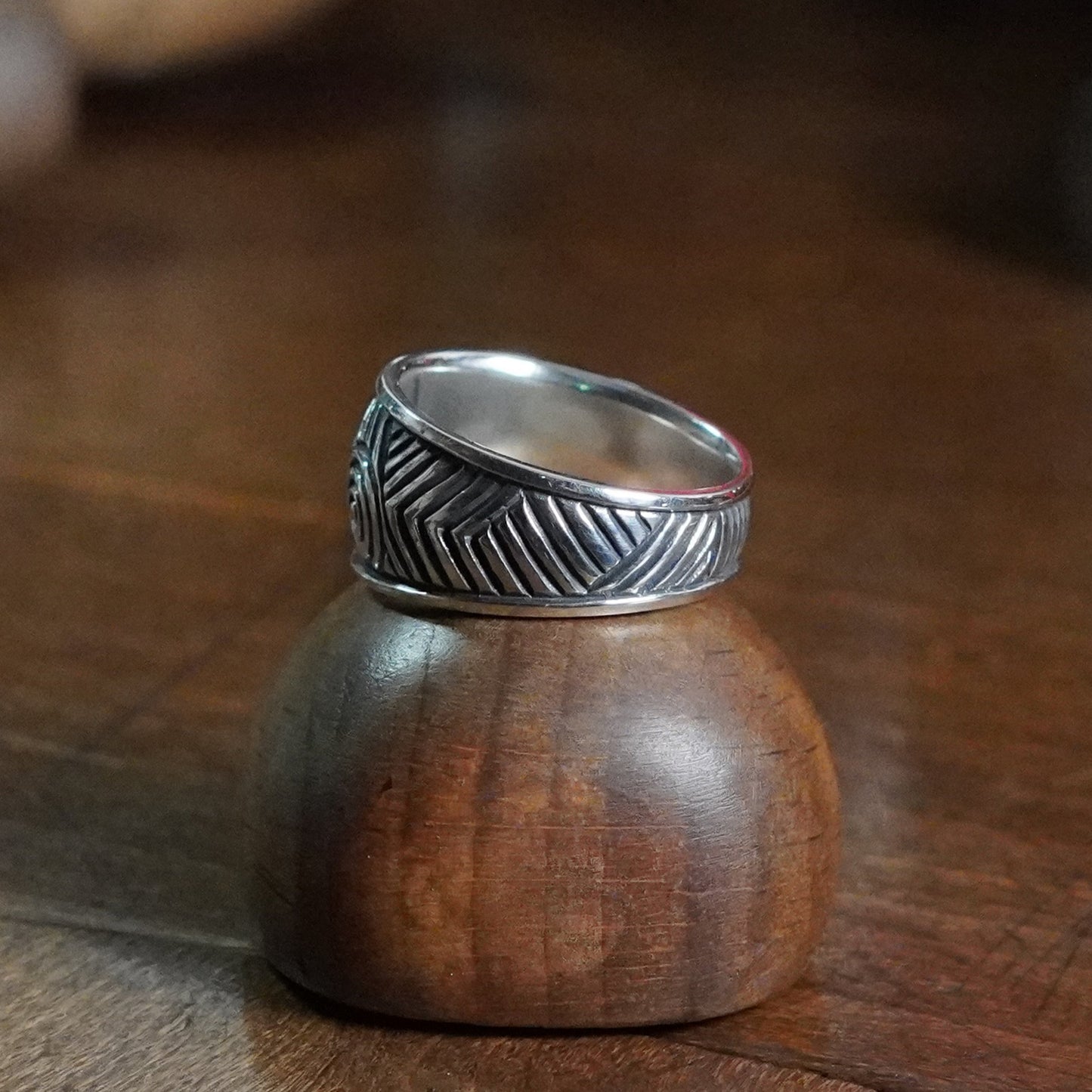 Axis Ring - Wide tapering band