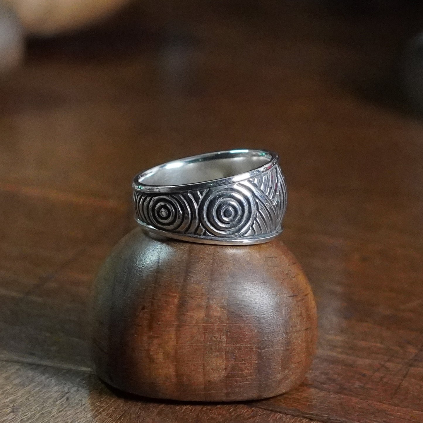 Axis Ring - Wide tapering band
