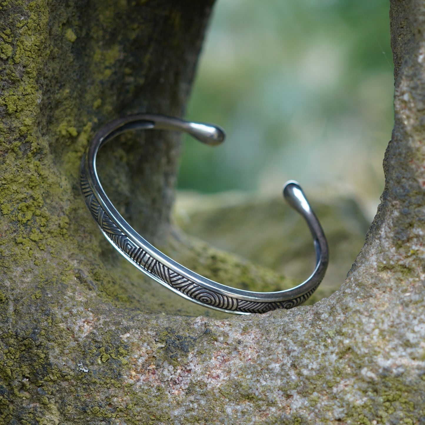 Nostromo - Round ended cuff