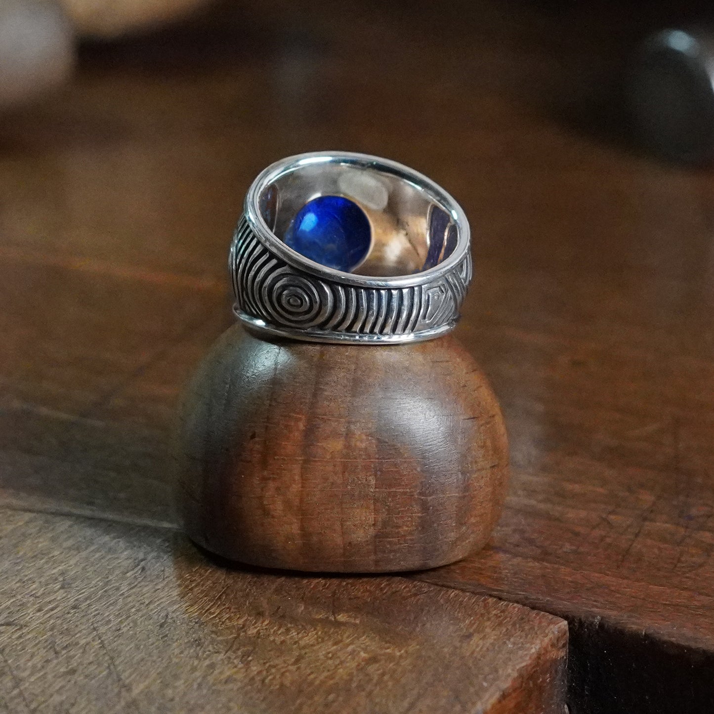Aurora Ring - set with Sapphire
