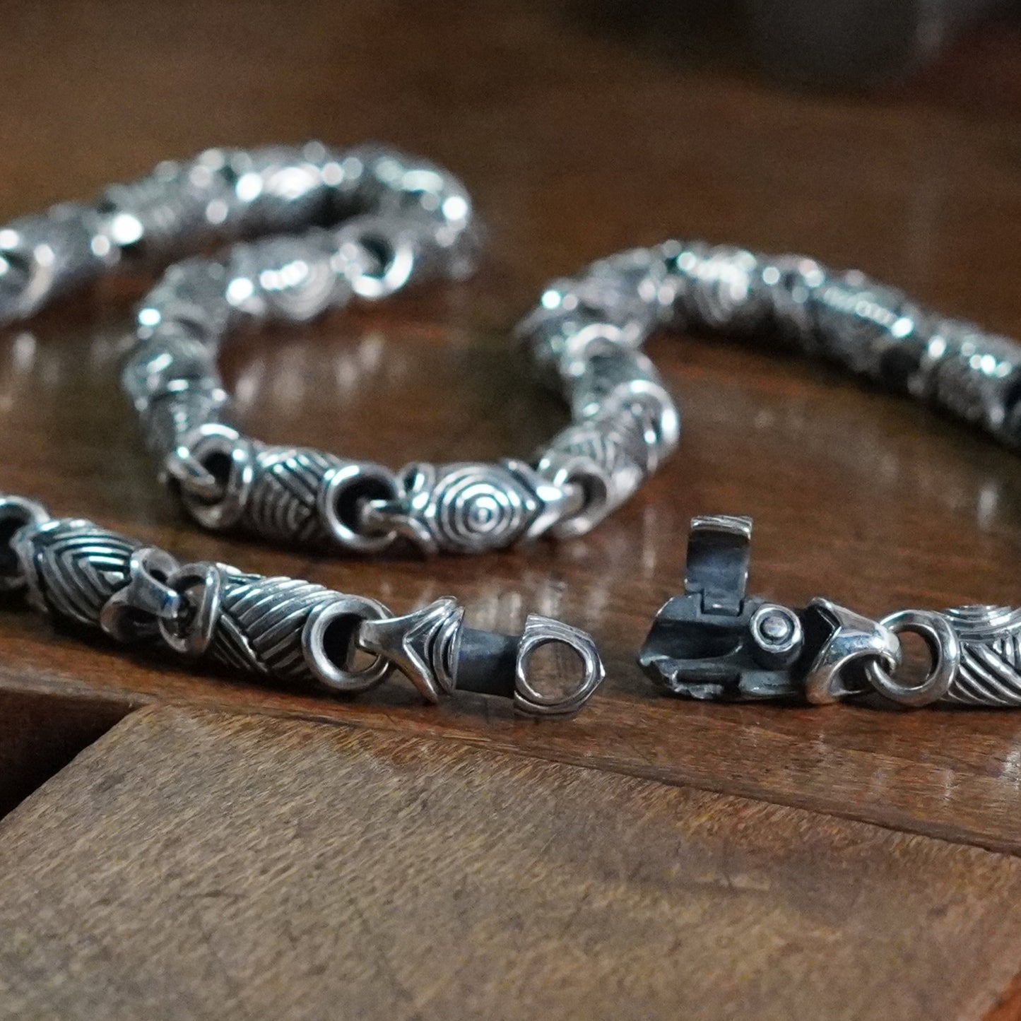 Scroll link necklace