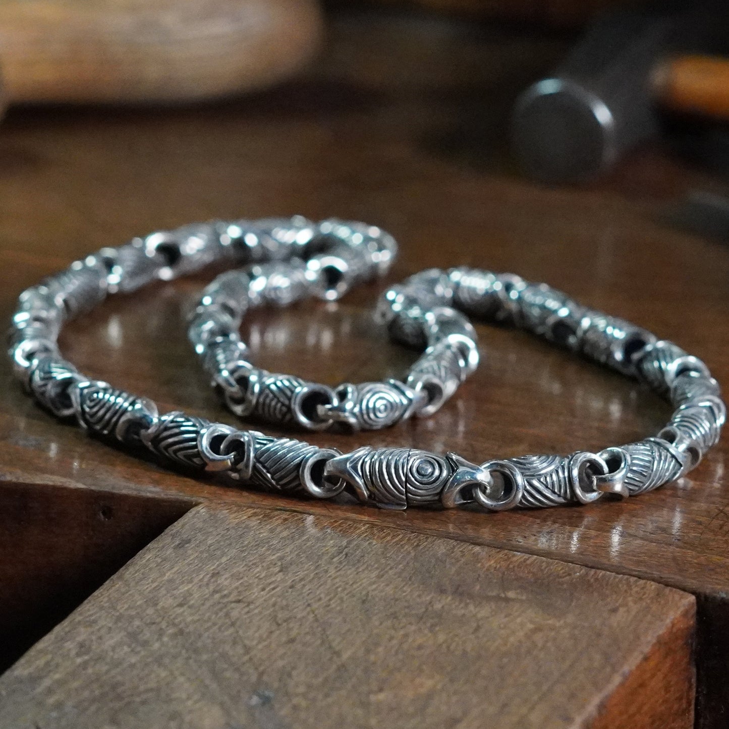 Scroll link necklace