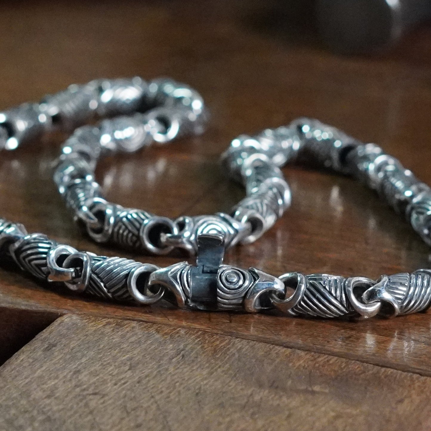 Scroll link necklace