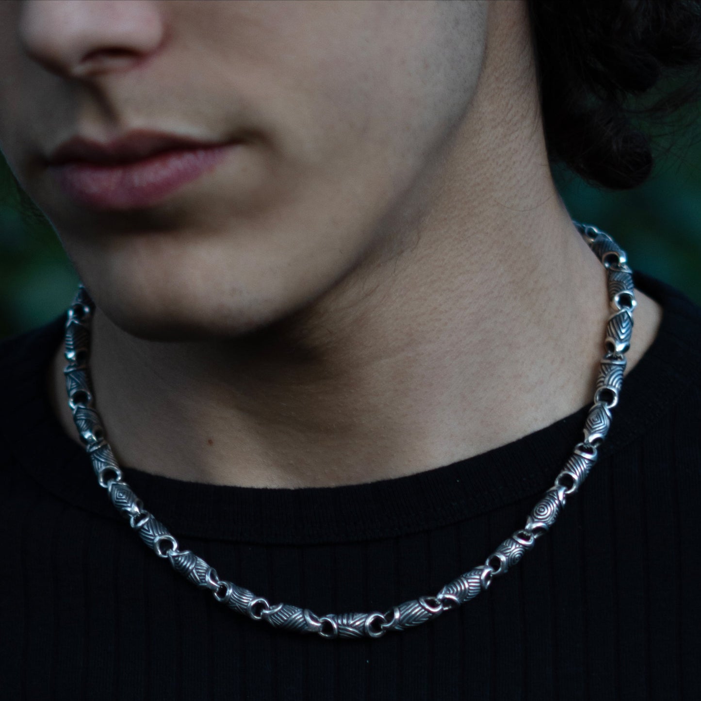Scroll link necklace