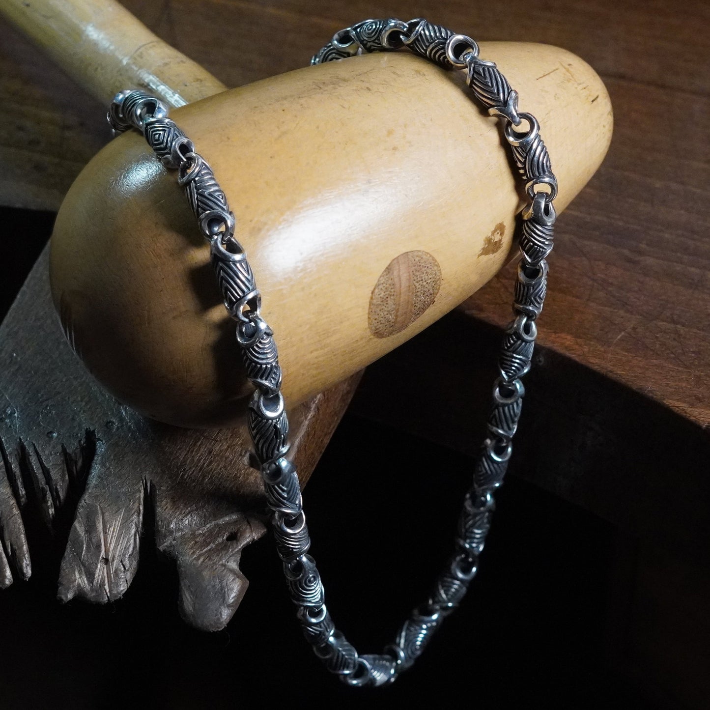 Scroll link necklace