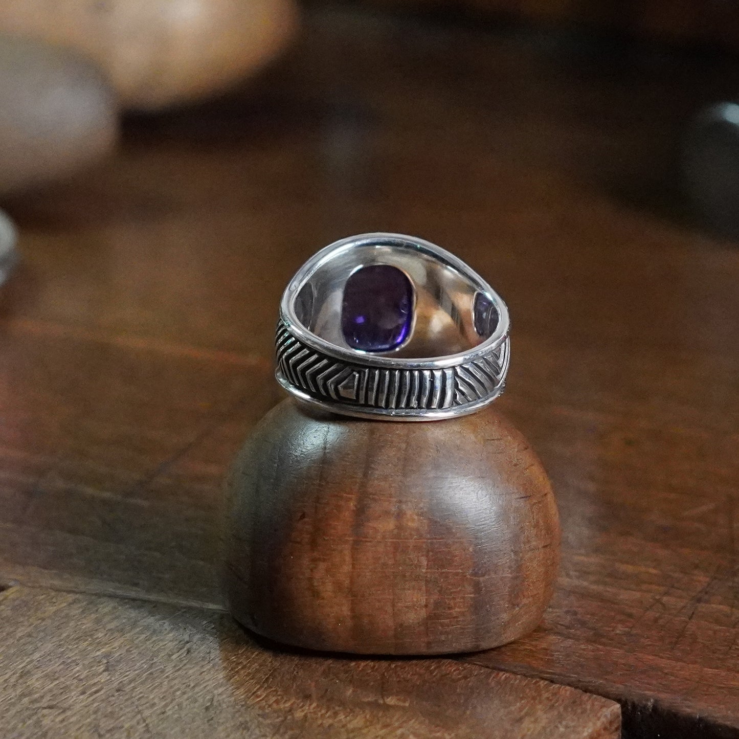 Mobeus Ring - set with Amethyst