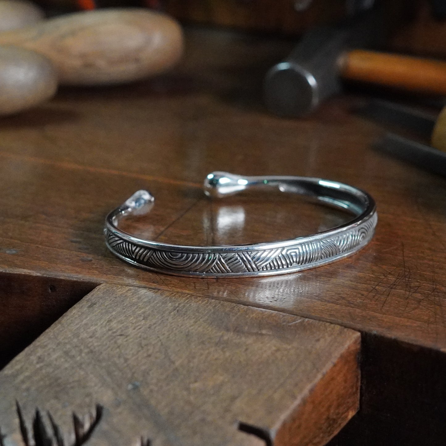 Nostromo - Round ended cuff
