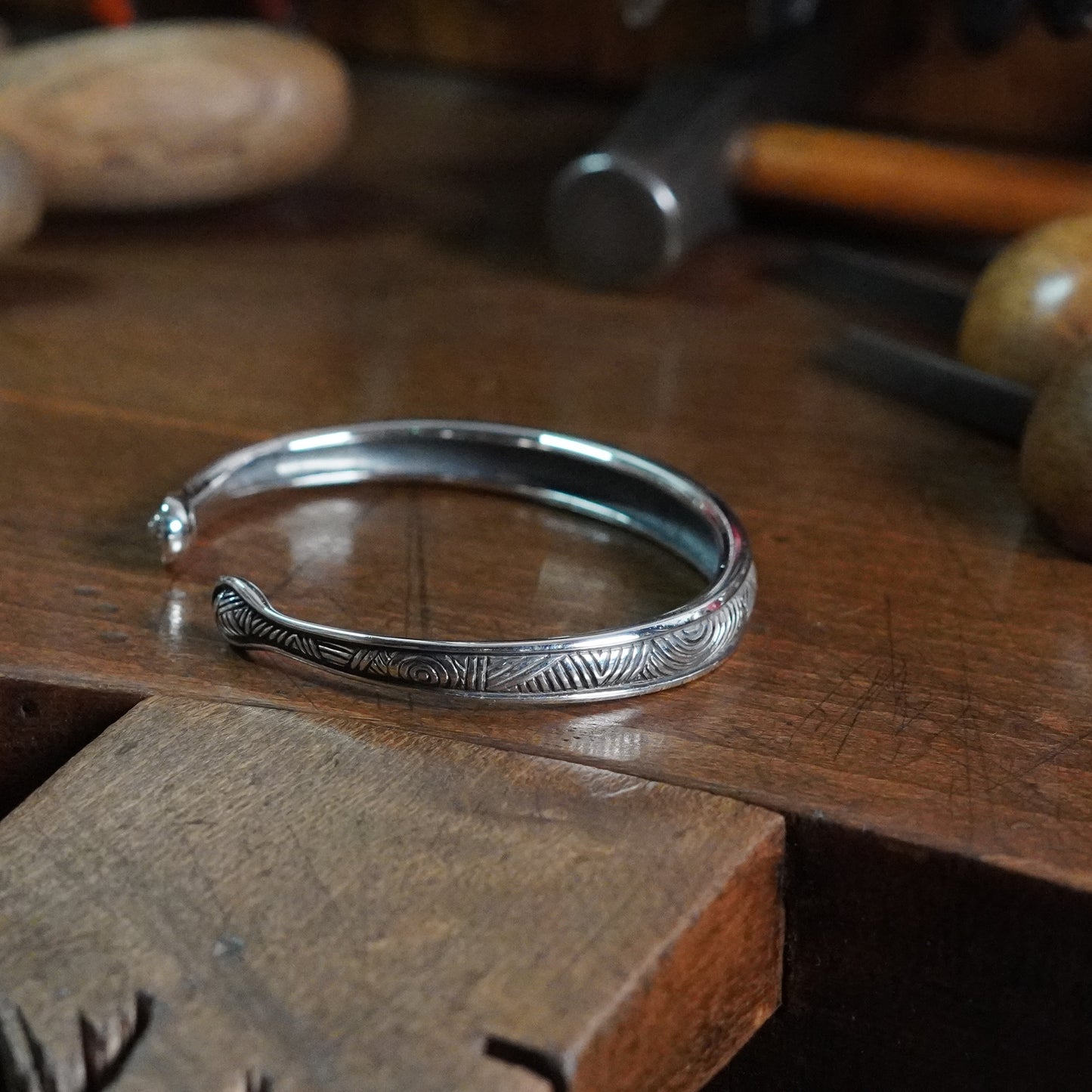 Nostromo - Round ended cuff