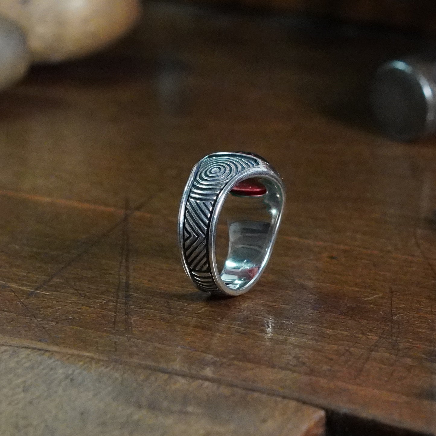 Mobeus Ring - set with Garnet