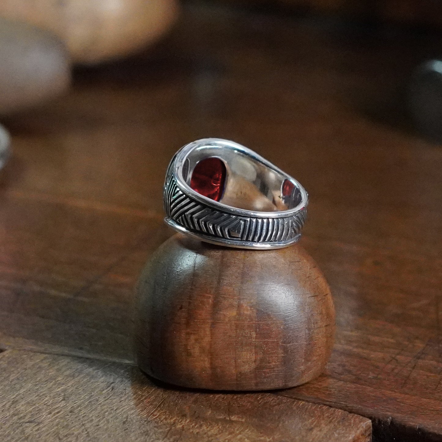 Mobeus Ring - set with Garnet