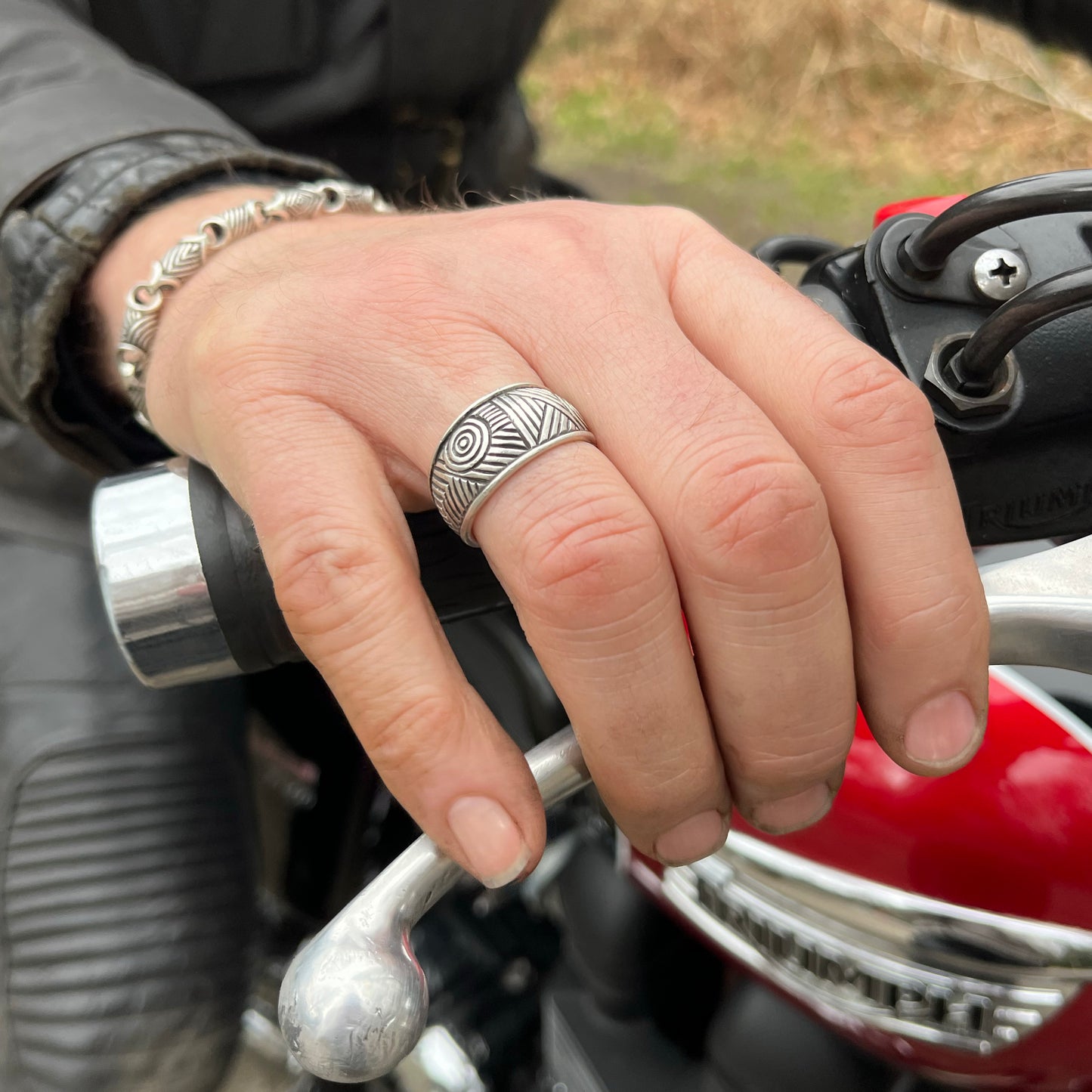 Axis Ring - Wide tapering band