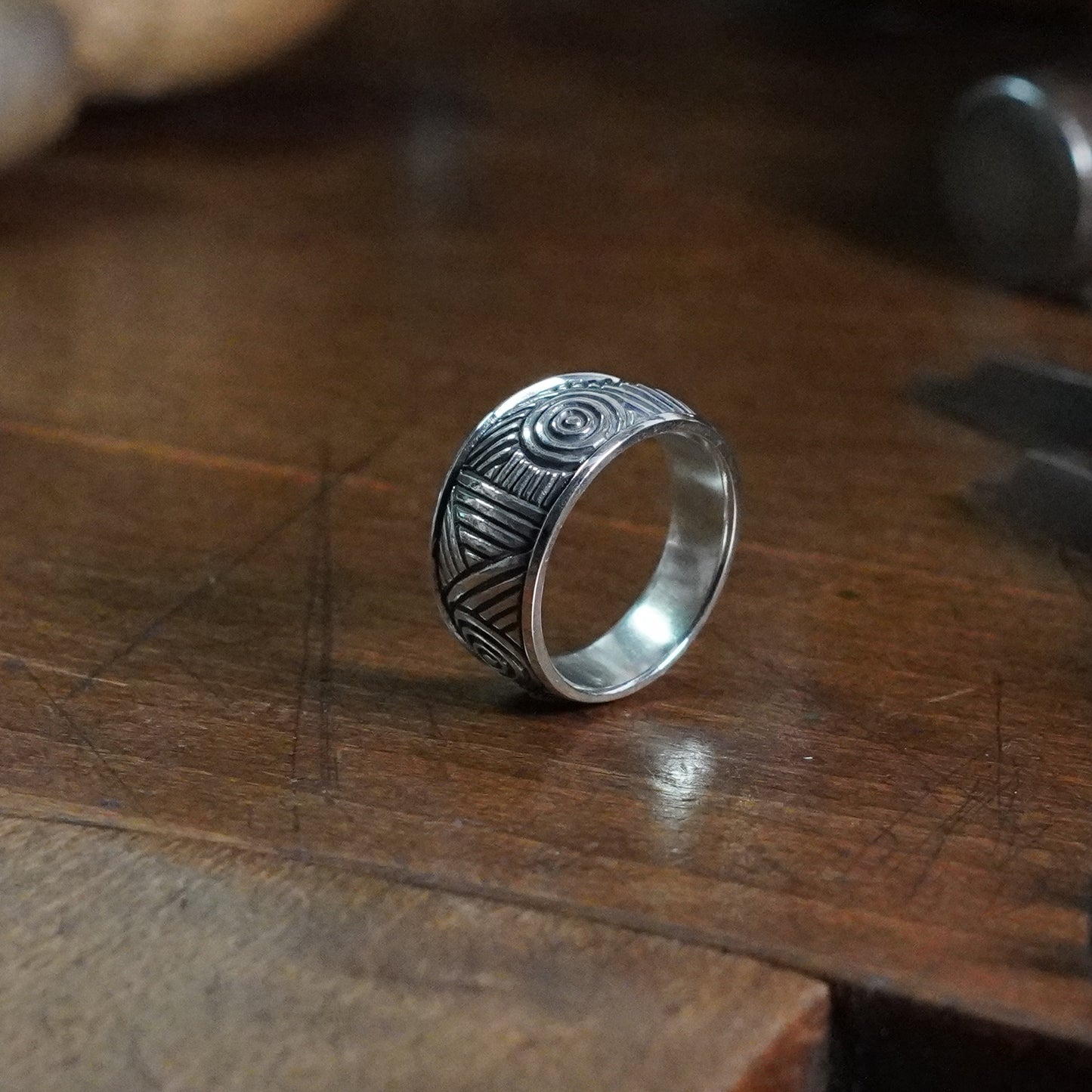 Axis Ring - Wide tapering band