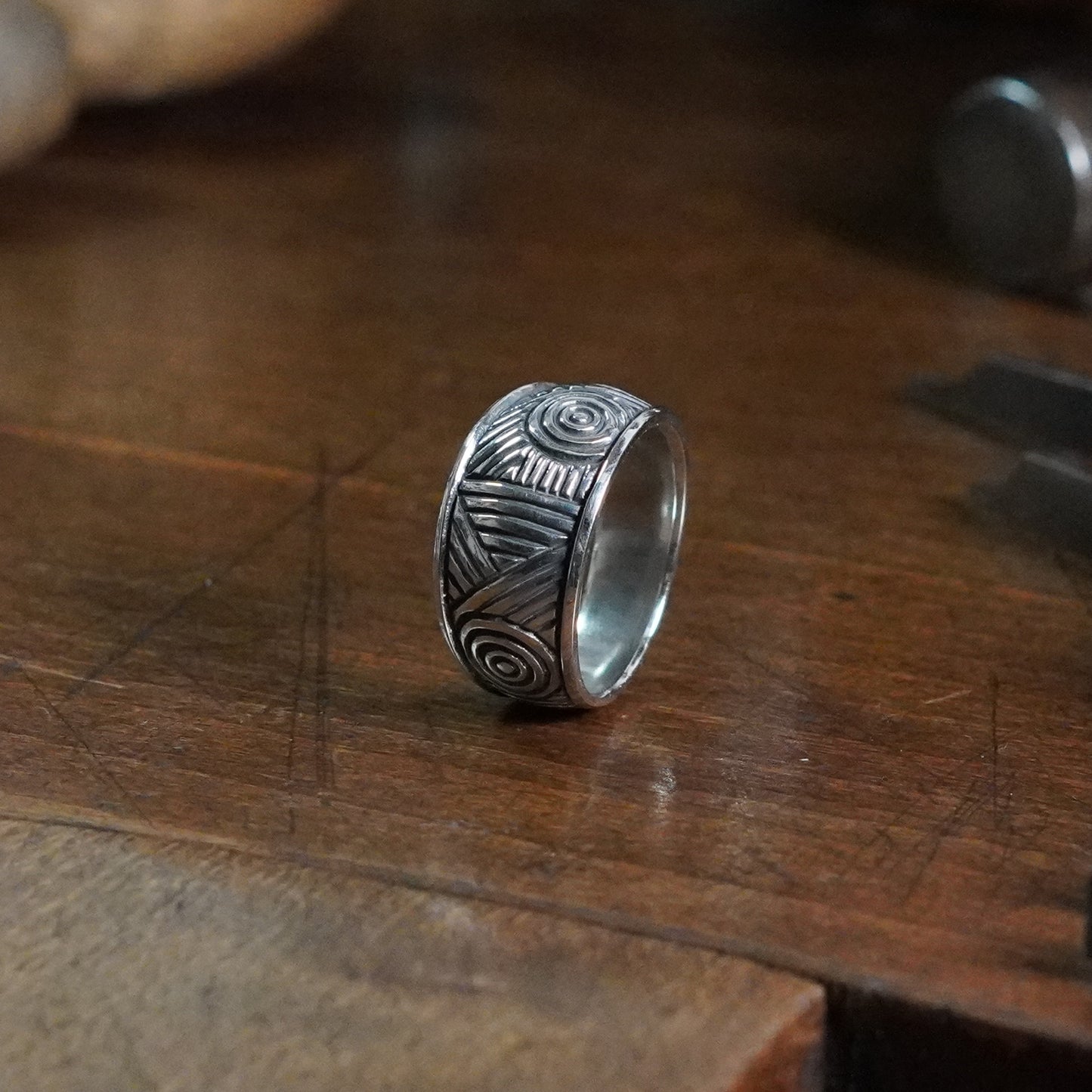 Axis Ring - Wide tapering band