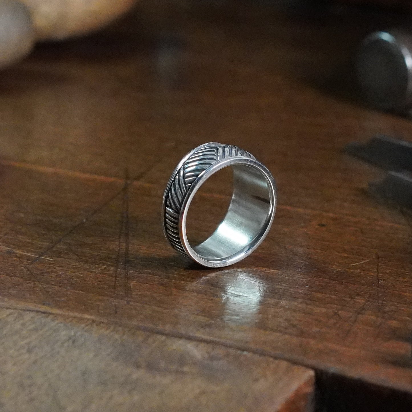 Axis Ring - Wide tapering band