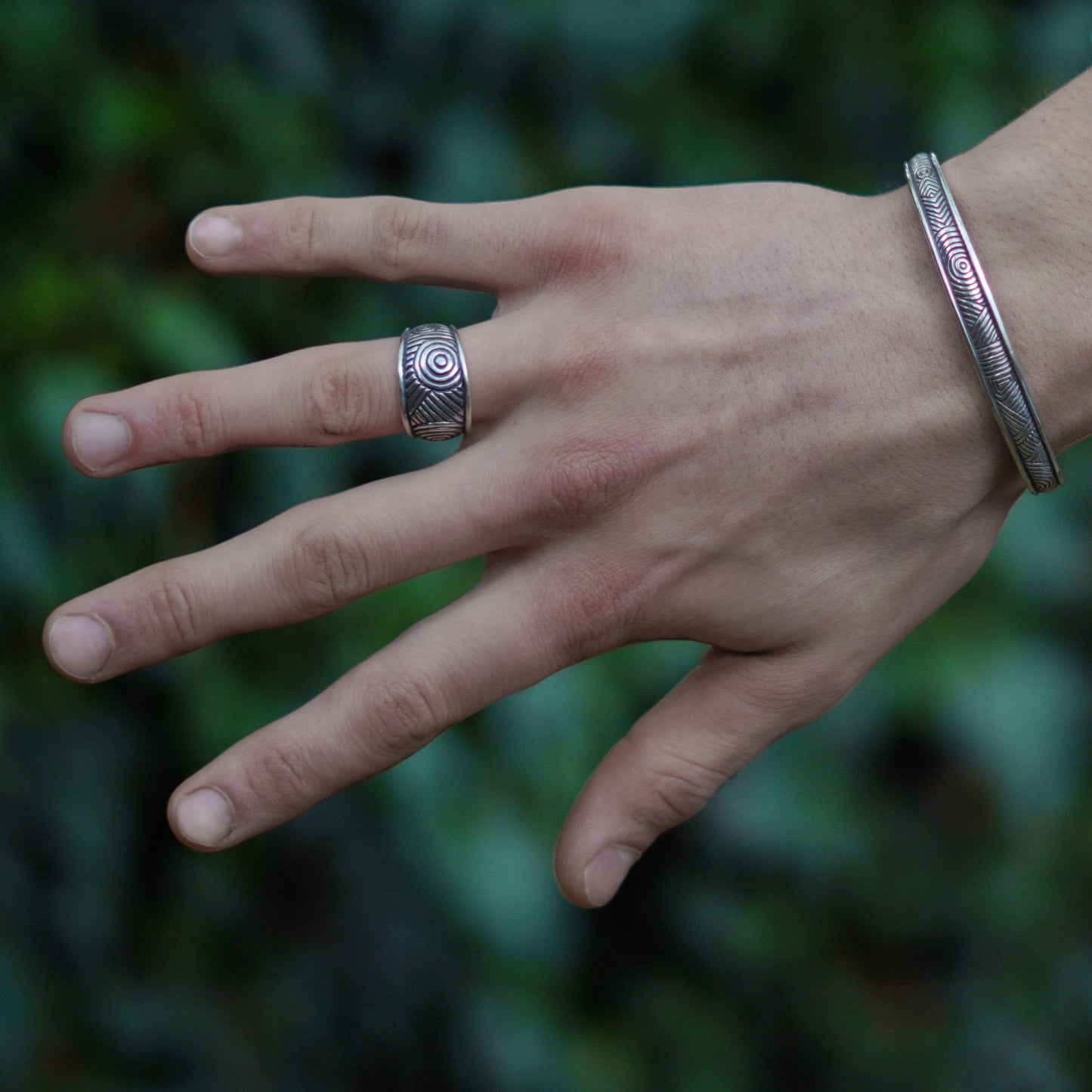 Rono Ring - Wide rounded tapering band