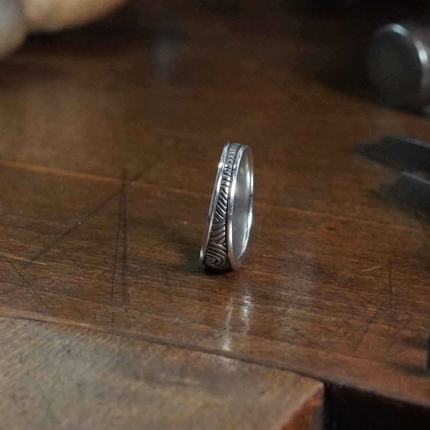 Thaine Ring - Medium tapering band