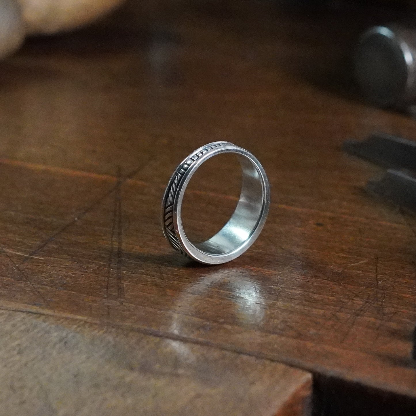 Thaine Ring - Medium tapering band