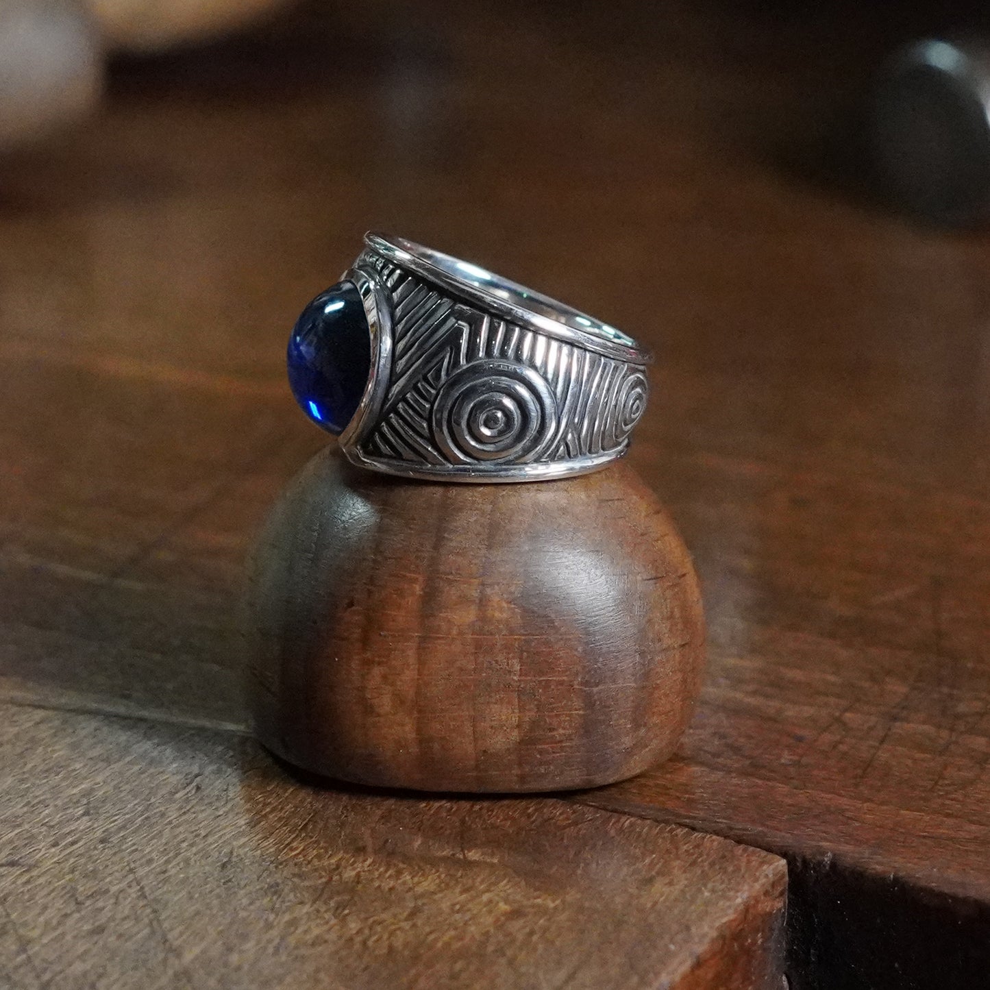Aurora Ring - set with Sapphire