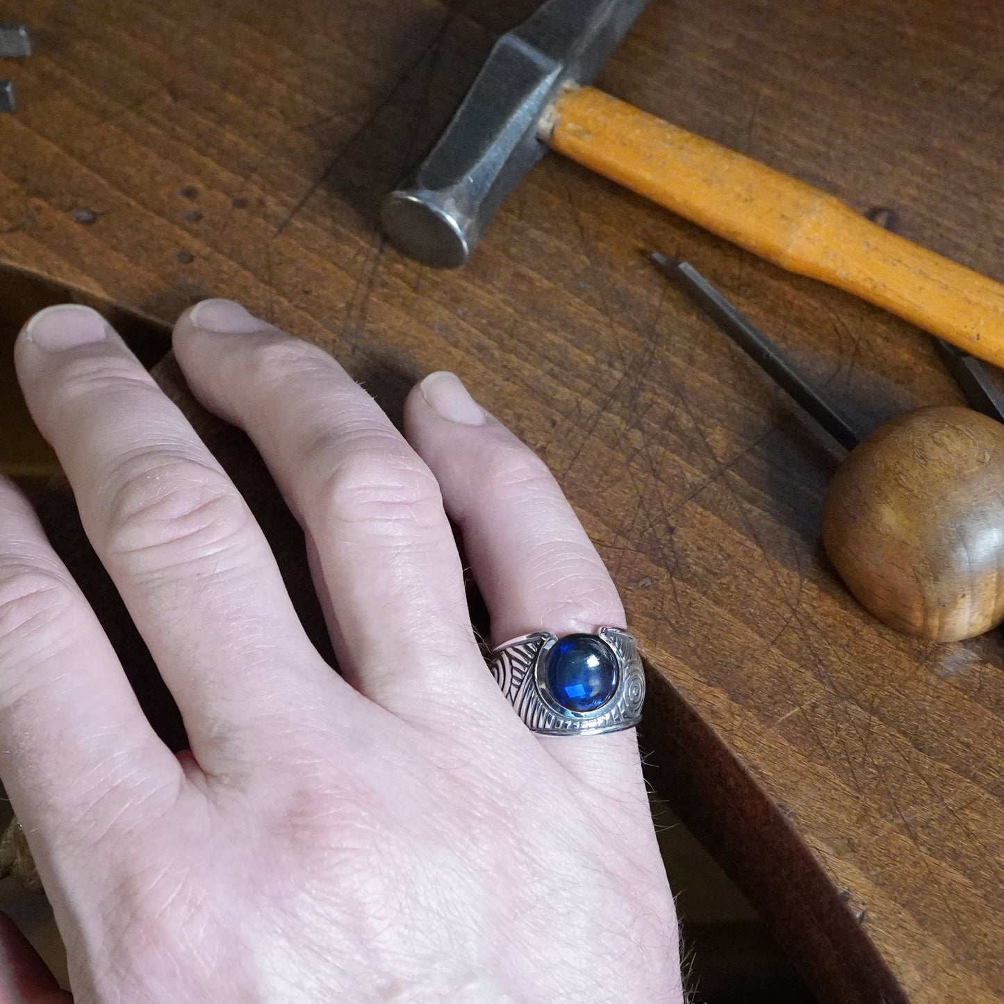 Aurora Ring - set with Sapphire