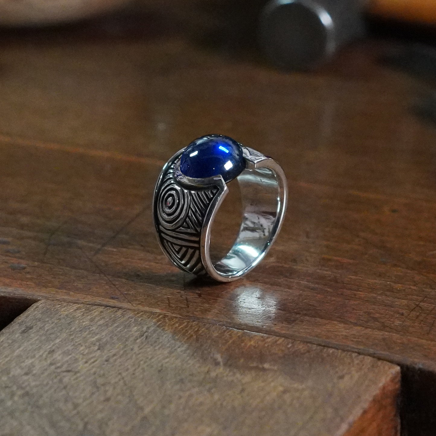 Aurora Ring - set with Sapphire