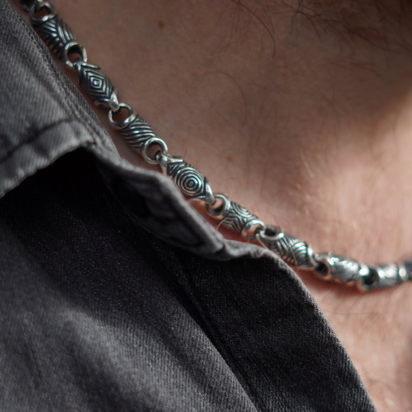 Scroll link necklace