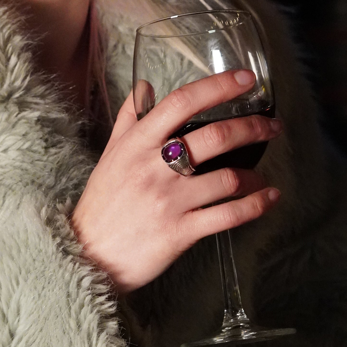 Mobeus Ring - set with Amethyst
