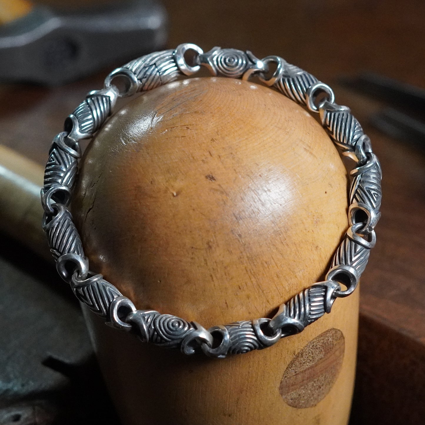 Scroll link bracelet