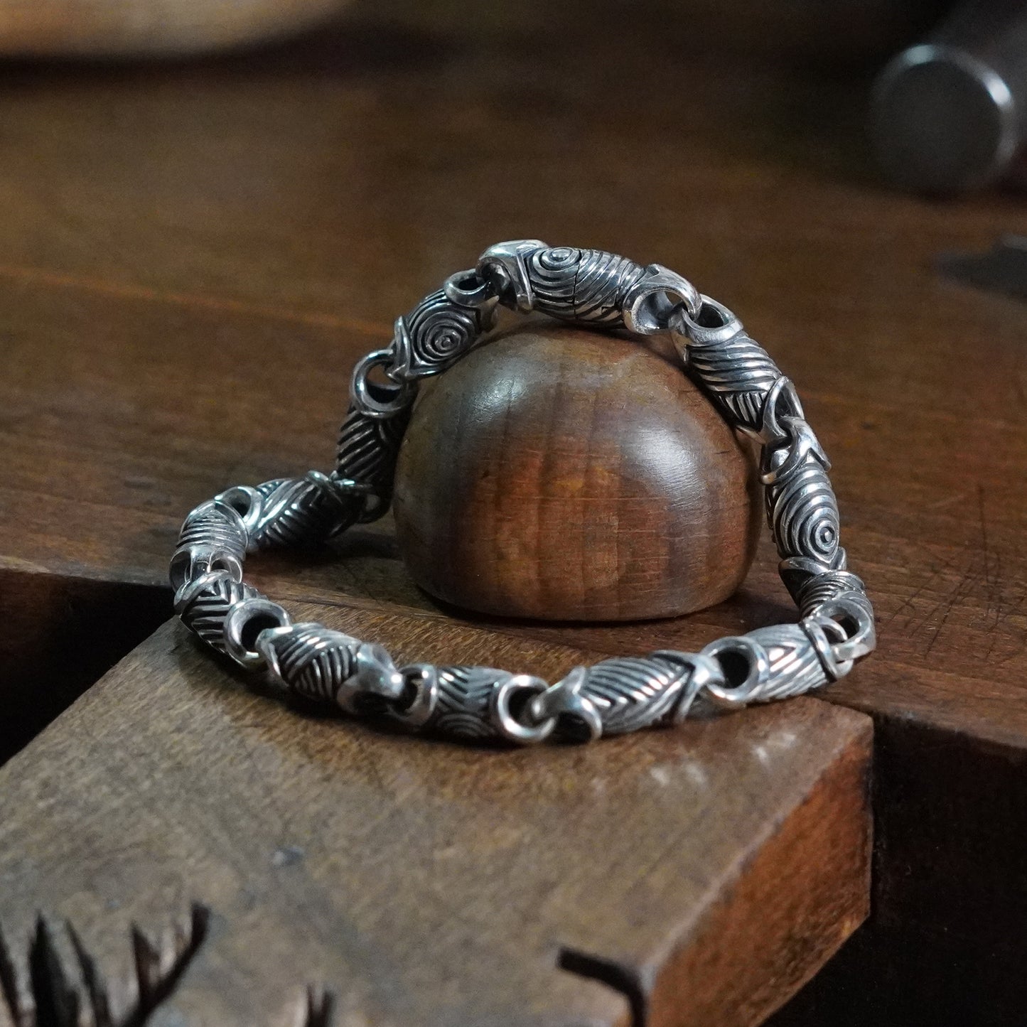 Scroll link bracelet