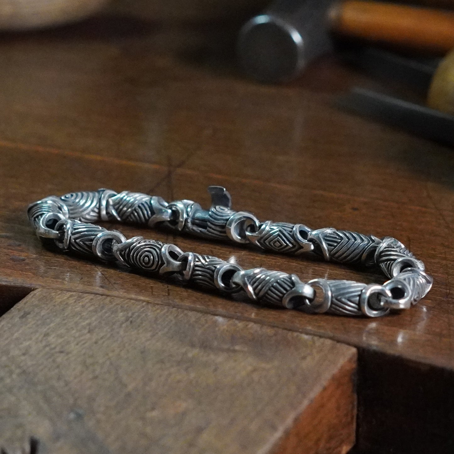 Scroll link bracelet