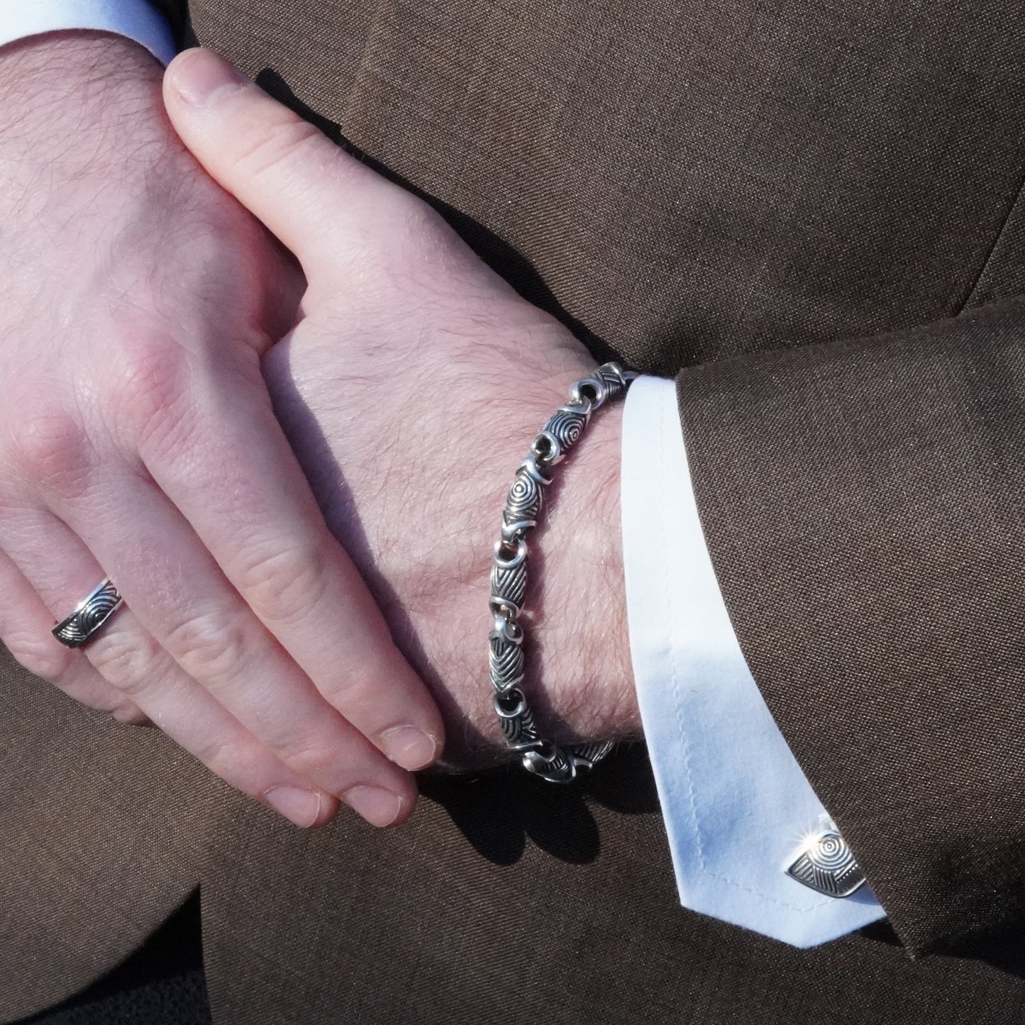 Scroll link bracelet