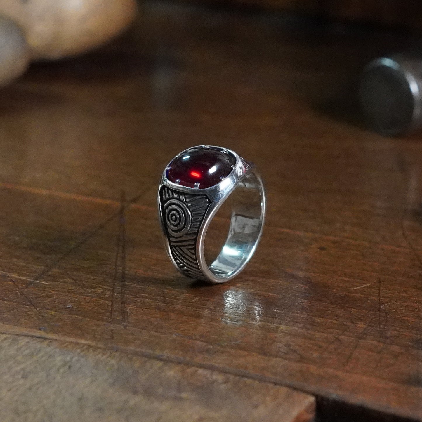Mobeus Ring - set with Garnet