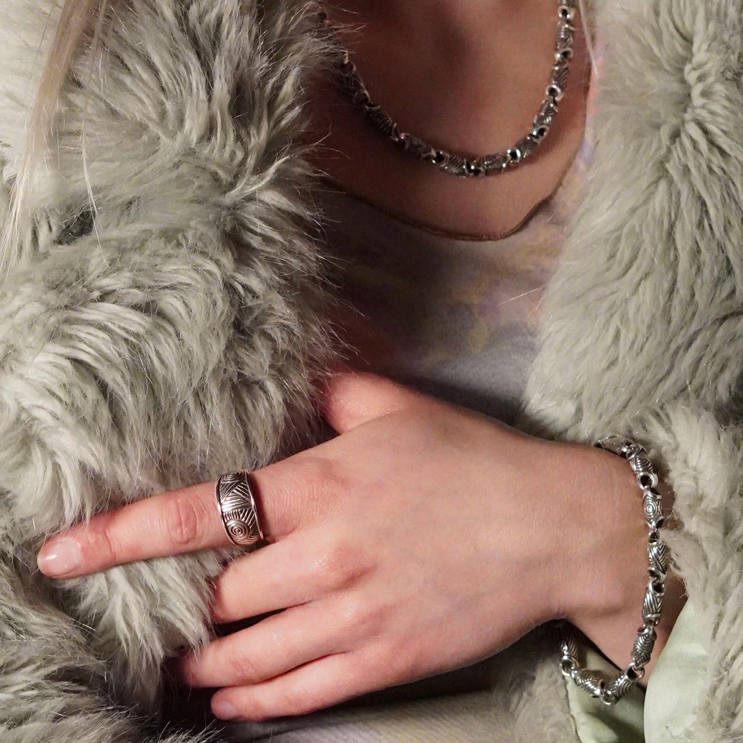Scroll link bracelet