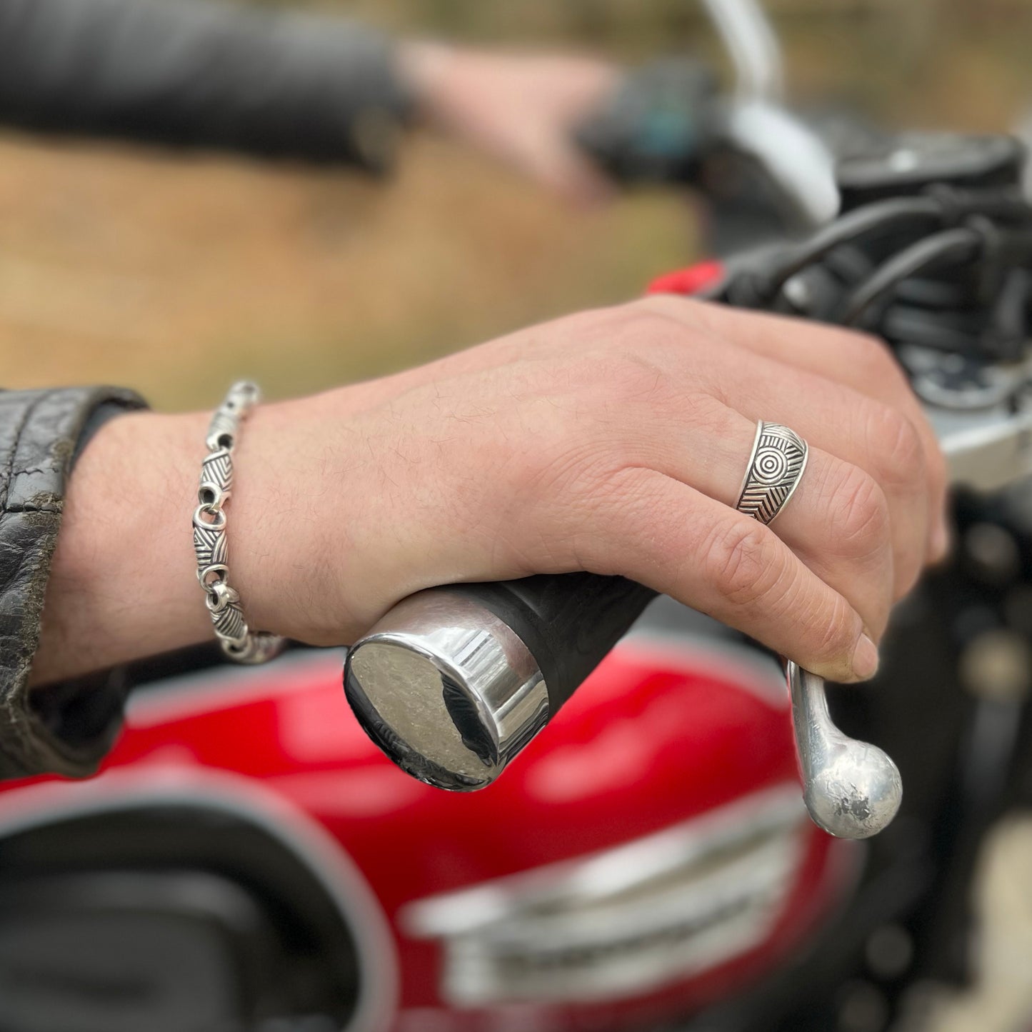 Scroll link bracelet